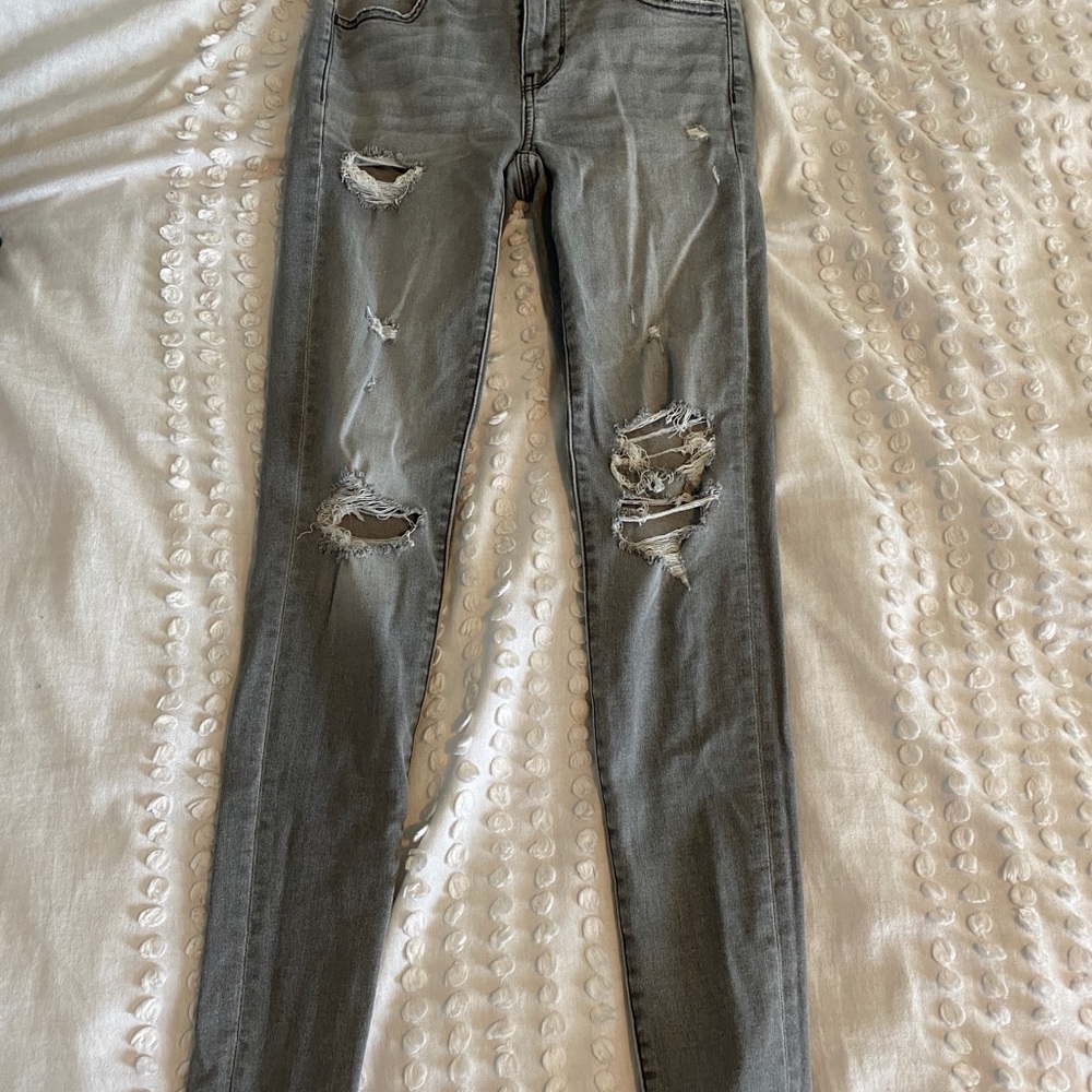 American eagle Grayish ripped skinny jeans